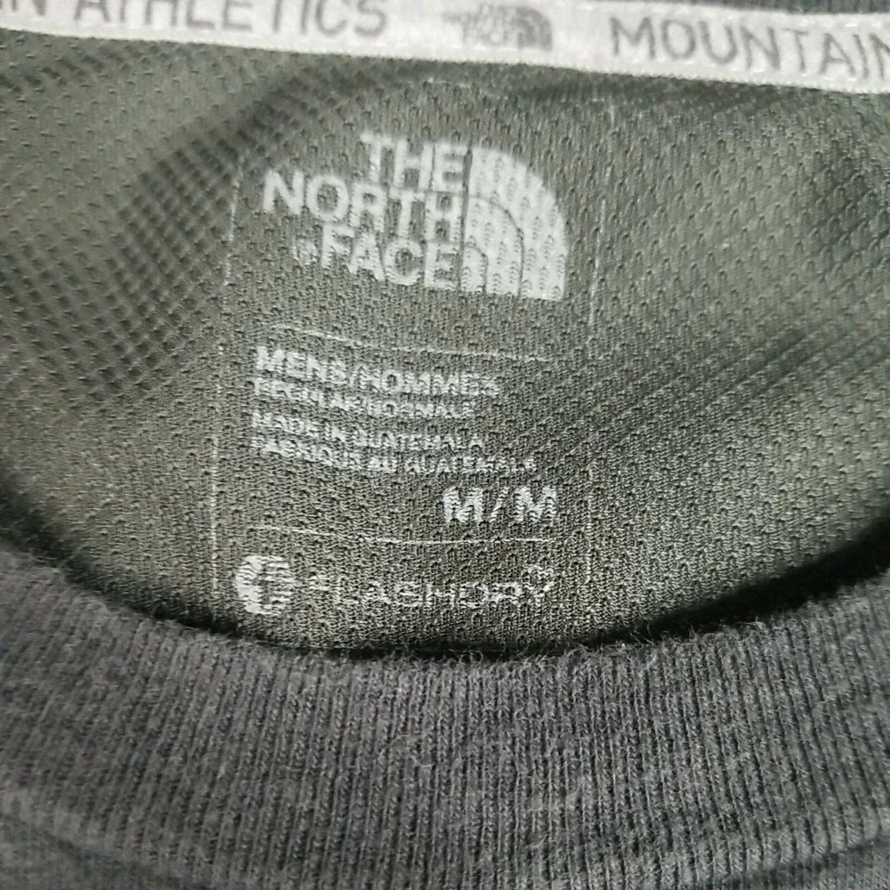 The North Face‎ Mountain Athletics Flash Dry Mens Gray Pocket T Shirt Size M